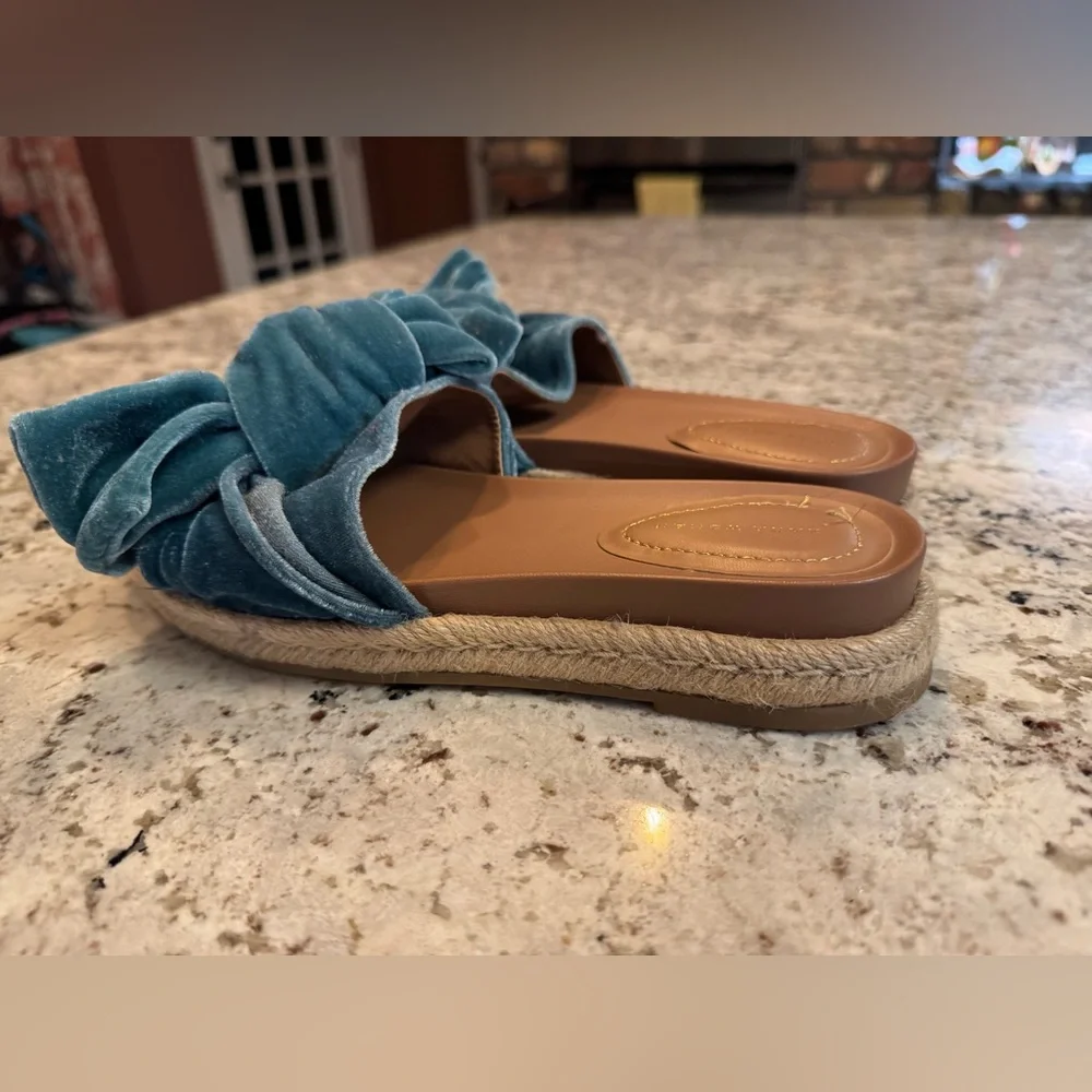 Zara‎ Teal Sandals with Bow Accent - Picture 3 of 9